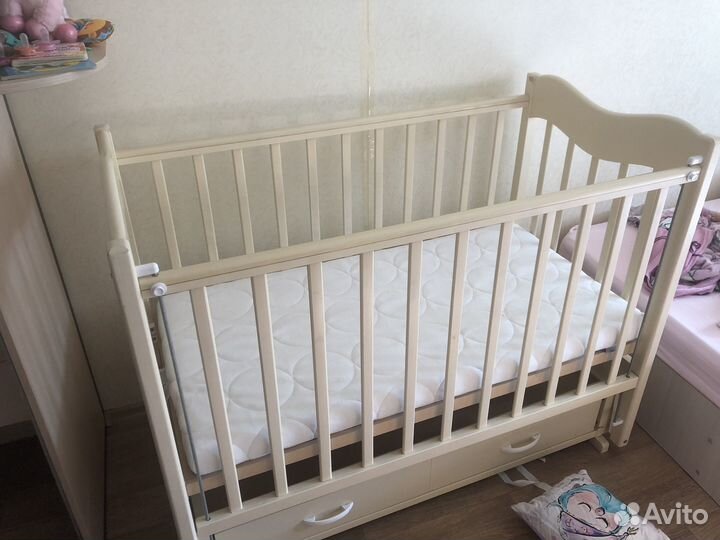 Детская кровать с маятником (продольный )