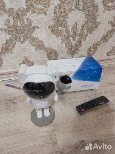 Ночник проектор звёздное небо космонавт