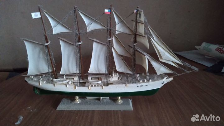 Собранные модели парусников
