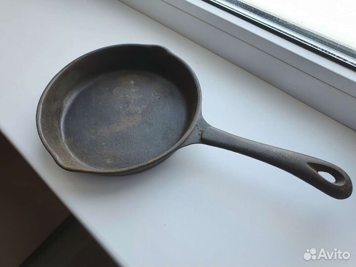 Настоящая чугунная сковорода