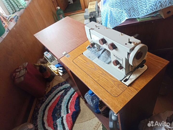 Швейная машина Чайка 143
