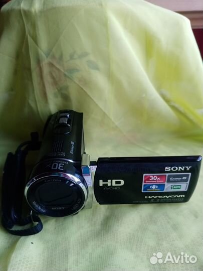 Продам цифровую видеокамеру Sony HDR-CX 200 E