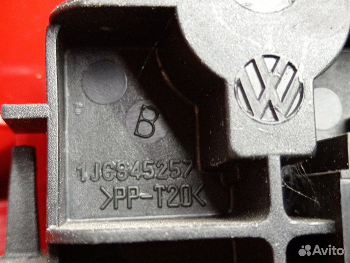 Фонарь задний для Volkswagen Golf 4 1J6945096BA