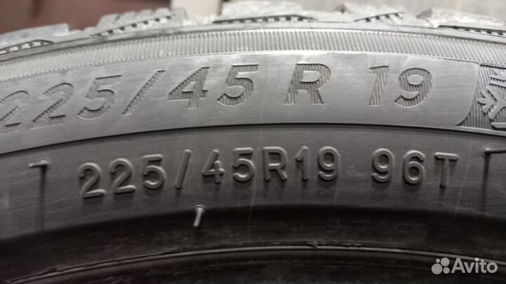 Michelin X-Ice North 4 SUV 225/45 R19