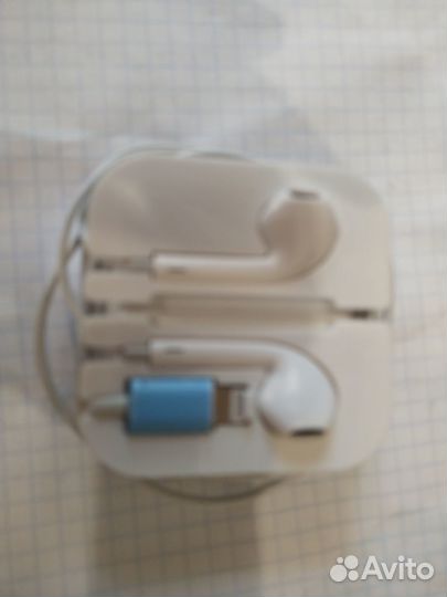 Проводные наушники