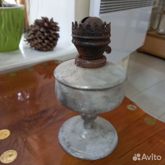 Старинная. настольная.керосиновая лампа