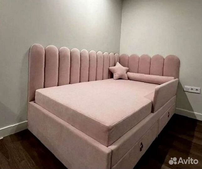 Детская кровать с мягкой спинкой