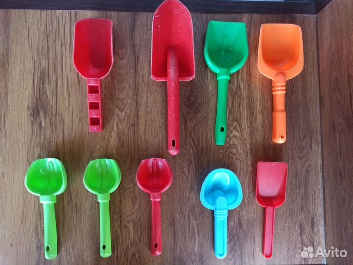 Формочки, лопатки, игрушки для песочницы