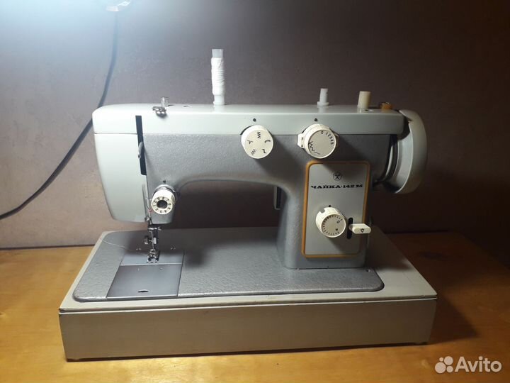 Швейная машина Чайка 142м