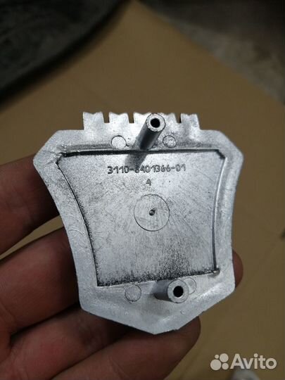 Эмблемы решетки радиатора газ Волга газель