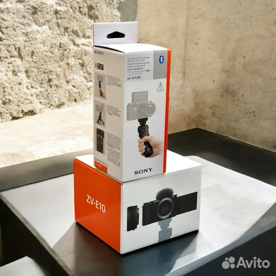 Sony ZV-E10 Kit+Sony GP-VPT2BT Новый