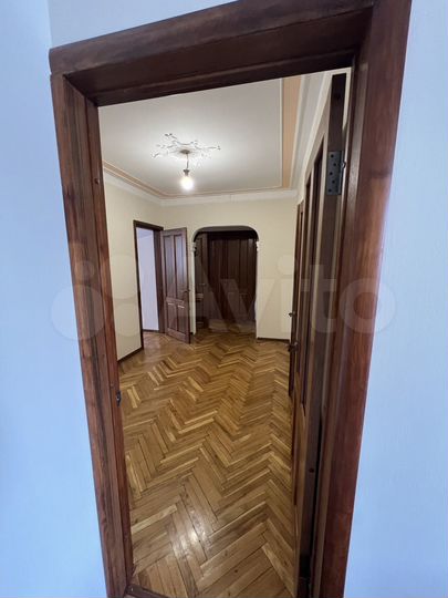 3-к. квартира, 85 м², 4/10 эт.