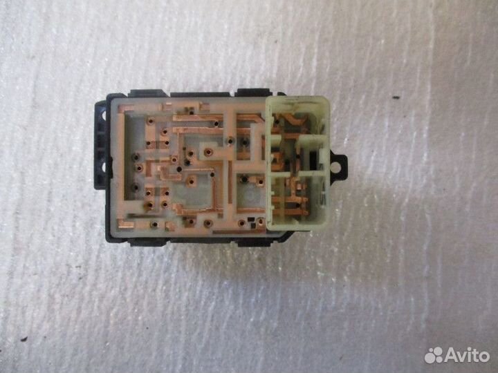 Кнопка регулировки зеркал Kia Rio 3 (UB\QB)