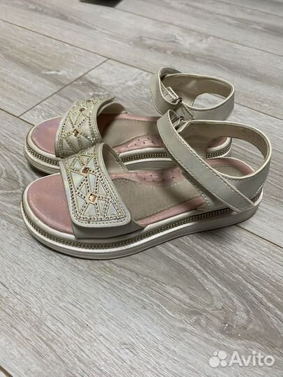 Босоножки для девочки 32