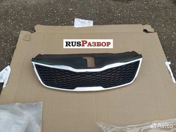 Решетка радиатора бампера Киа Рио 2015 верхняя