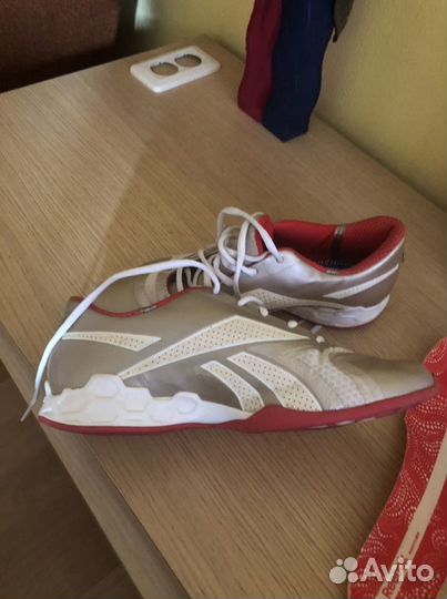 Кроссовки женские 39