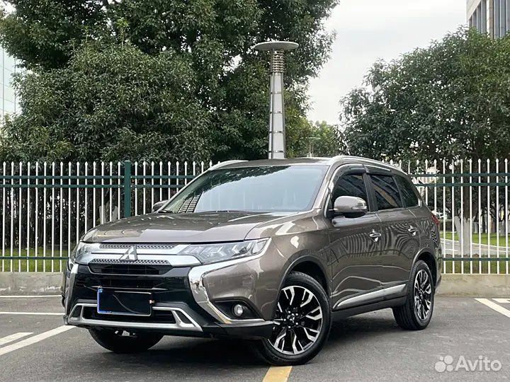 Mitsubishi Outlander 2.4 CVT, 2020, 26 000 км