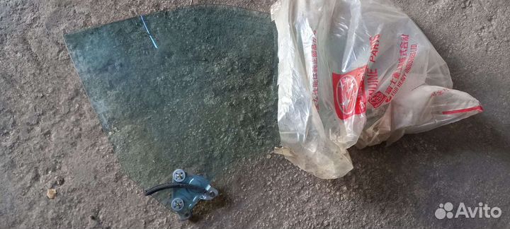 Стекло двери subaru legasy BC 1