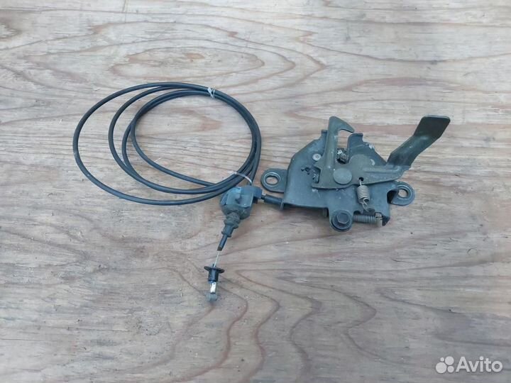 Замок капота Toyota Prius 2 NHW20 (2003 - 2011)