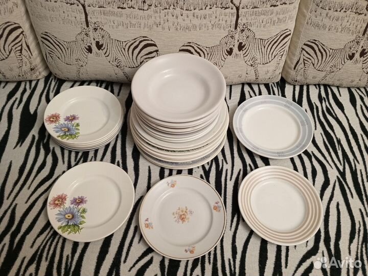 Тарелки разные, 29 шт., цена за всё
