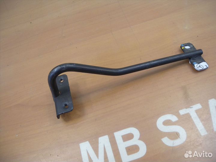 Стойка центральная рамки радиатора Mercedes Х253 М