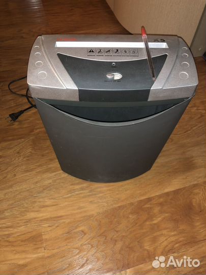 Уничтожитель бумаг шредер