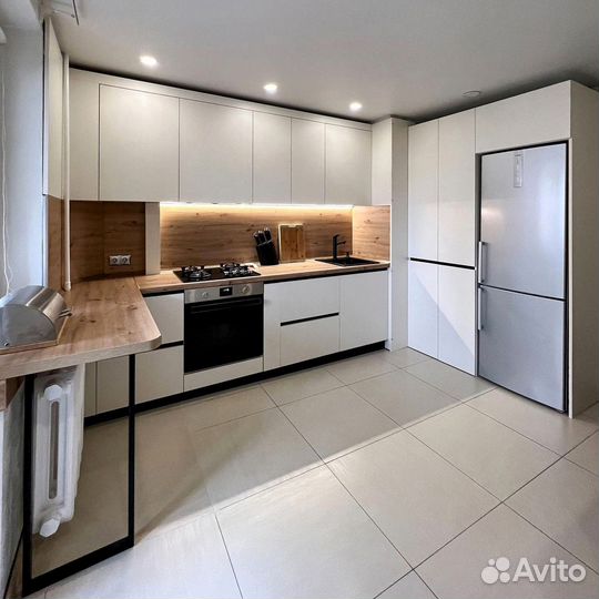 Кухонный гарнитур в стиле хай тек