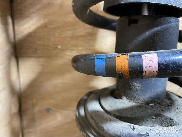 Комплект передних стоек Audi A4 B7 ST222