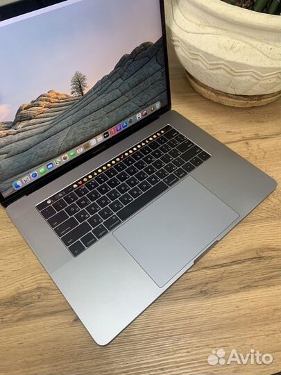 Macbook Pro 15 2016 i7 16gb 251gb