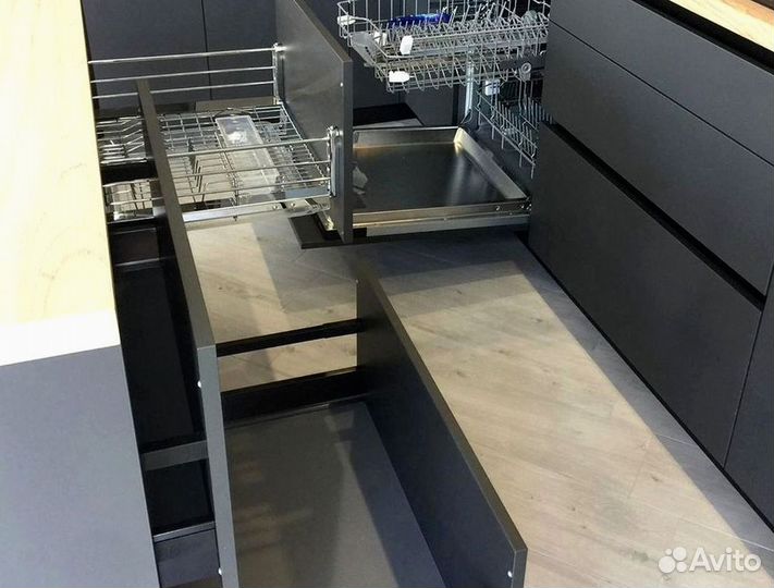 Кухонный гарнитур угловой в потолок и с островом