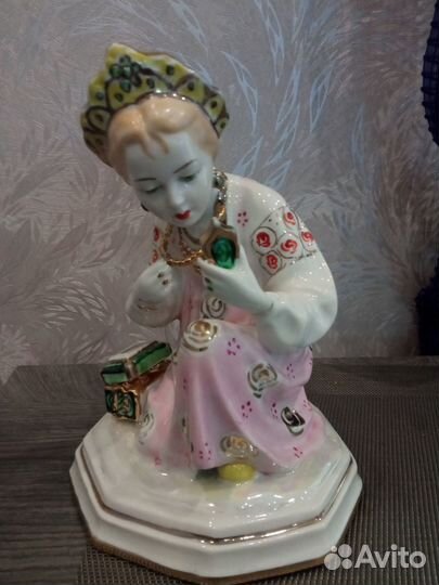 Фарфоровая статуэтка лфз