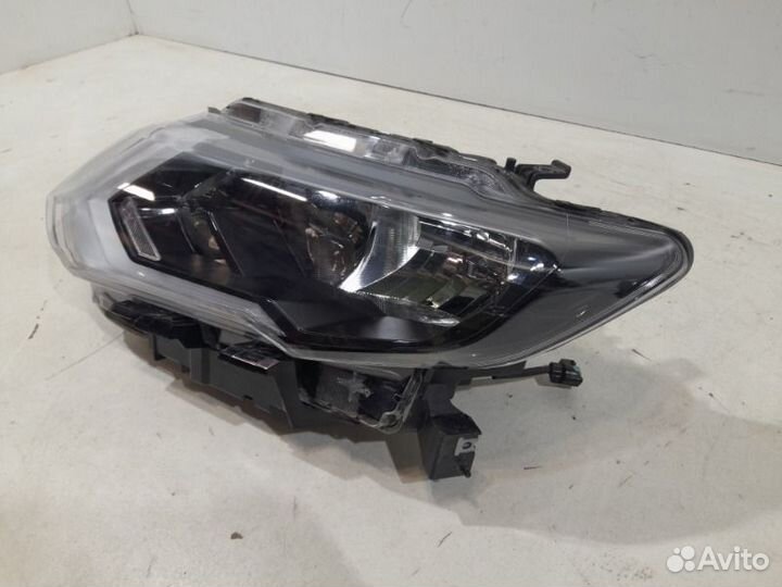 Фара левая Nissan X-Trail T32 2018