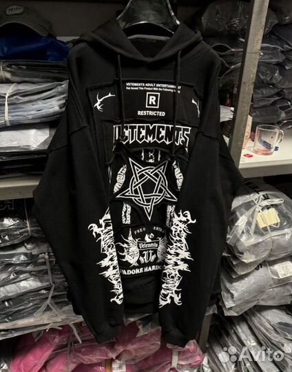 Худи vetements на руках