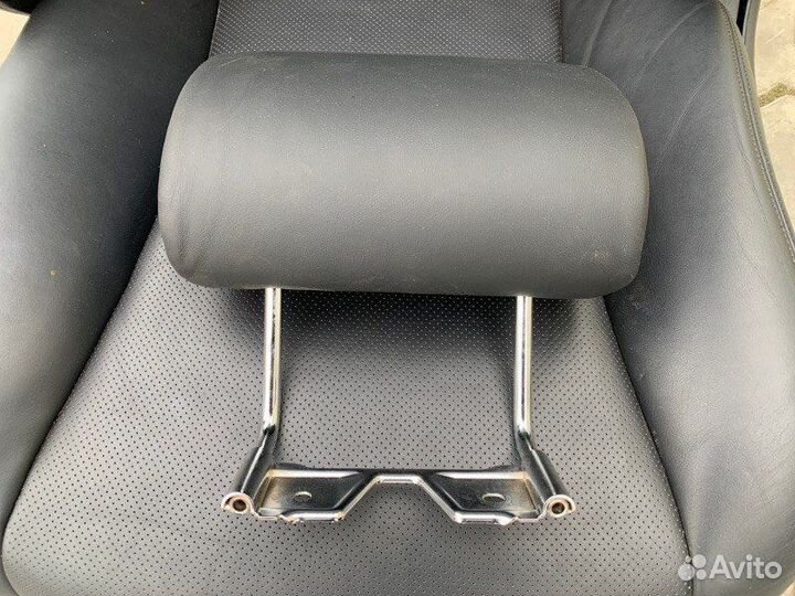 Подголовник зад. Lexus LS460