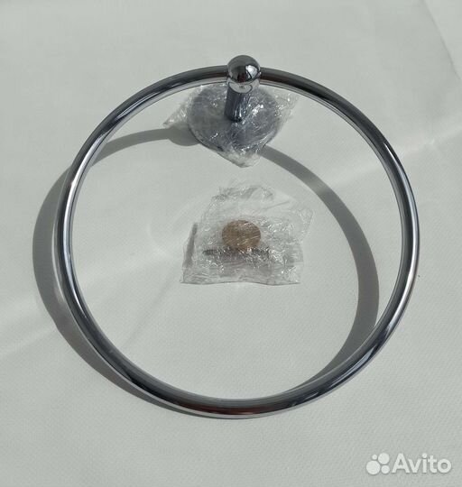 Полотенцедержатель новый