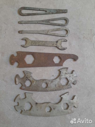 Ключи, нипель, поршень СССР