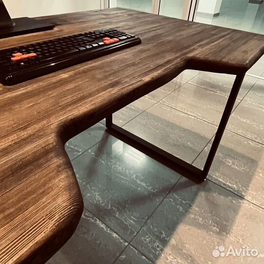 Кастомный геймерский/компьютерный стол из дерева