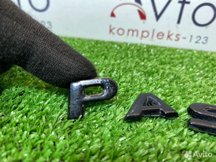 Шильдик Volkswagen Passat Variant 3C cczb 2011