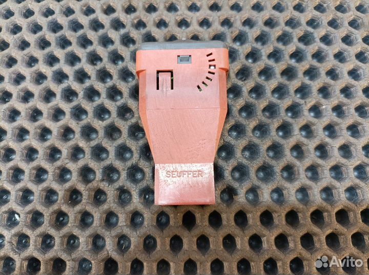 81259070332 Кнопка корректора фар