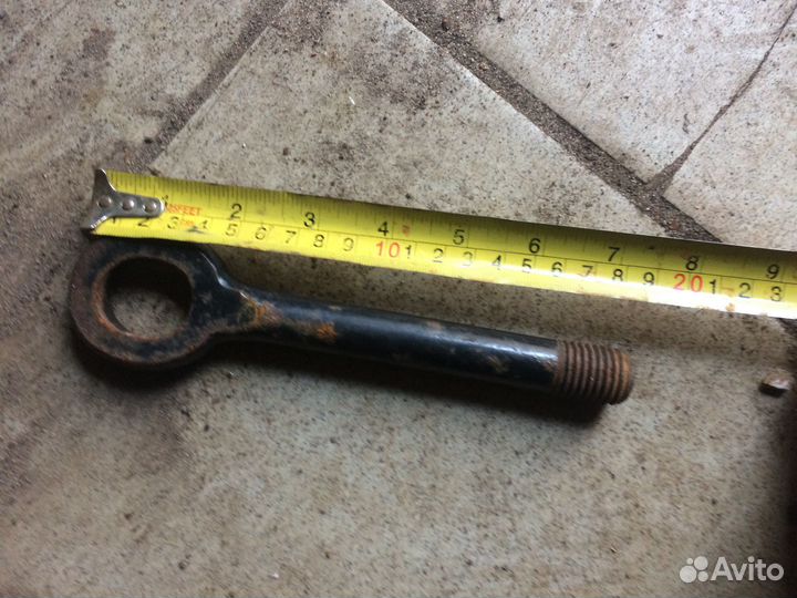 Буксировочный крюк