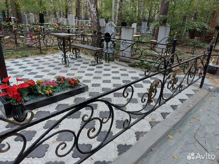 Кованые ограды, кресты, памятники