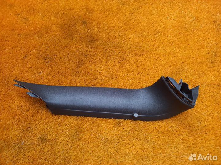 Обшивка двери багажника левая Volkswagen Tiguan 5N