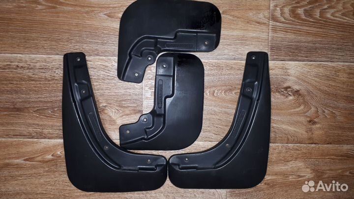 Kомплeкт бpызгoвикoв на Xавал Джулион