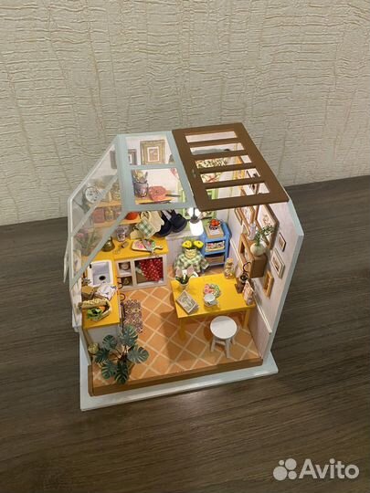 Кукольный домик с мебелью