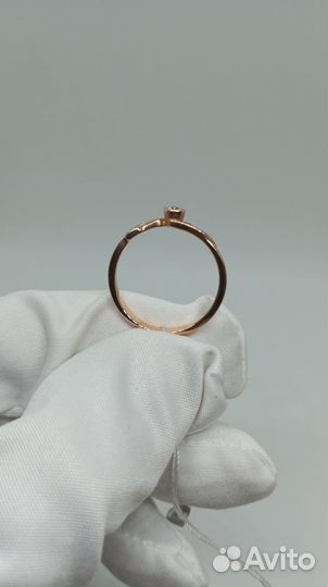 Кольцо с синтетическим камнем Золото