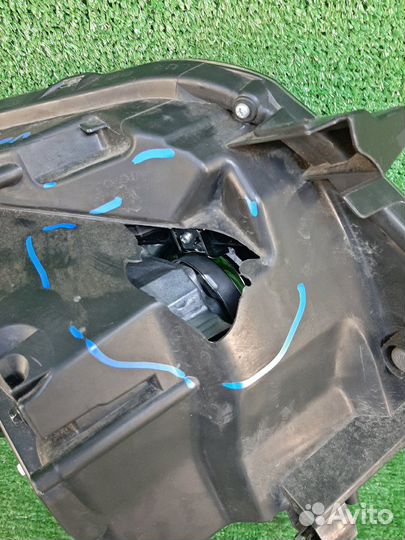 Фара toyota voxy ZRR80 контрактная