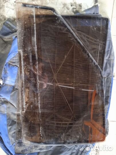 Продам 2 передних стекла на ваз2115. Завод. Тонир