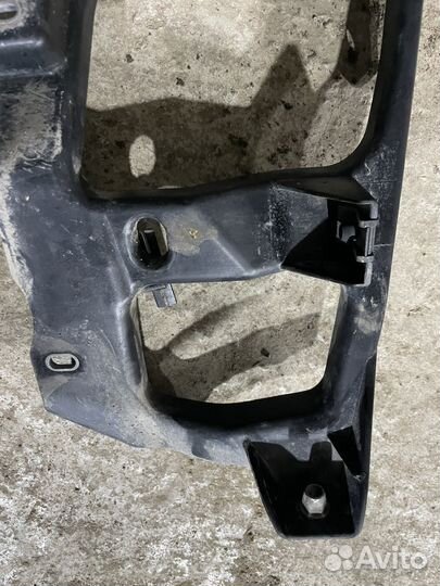 Кроншетйн фары правой volkswagen touareg nf