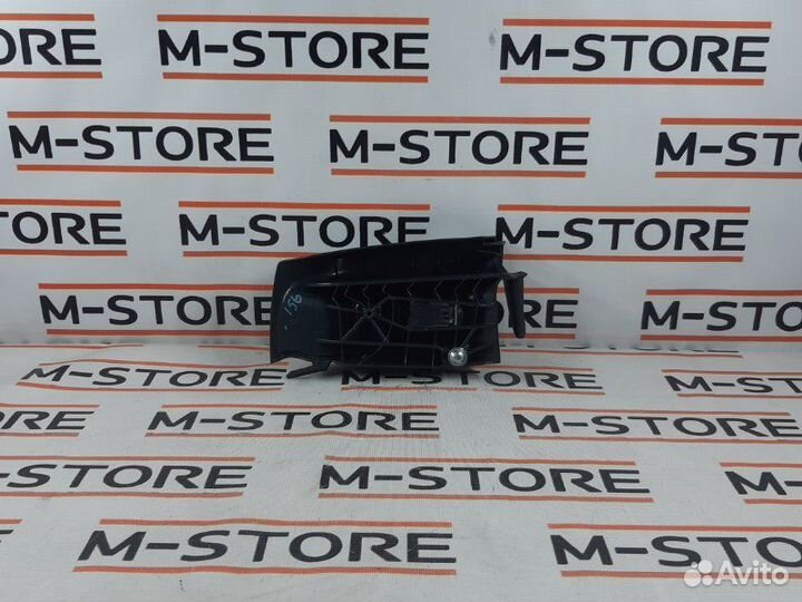 Направляющая ремня безопасности задняя правая Audi