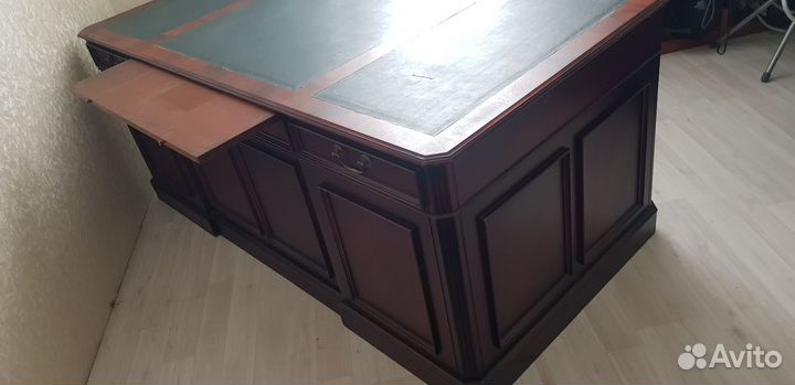 Стол руководителя